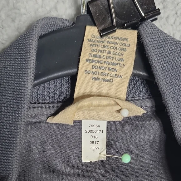 Duluth Trading Co Gray Quilted Vest with Two-Tone Design - Picture 4 of 8